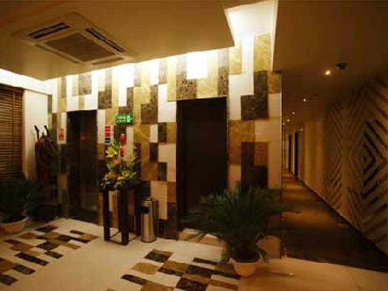 The Grand Hotel Bizzotel Гургаон Экстерьер фото