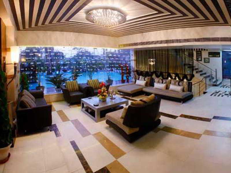 The Grand Hotel Bizzotel Гургаон Экстерьер фото