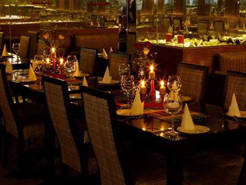 The Grand Hotel Bizzotel Гургаон Экстерьер фото