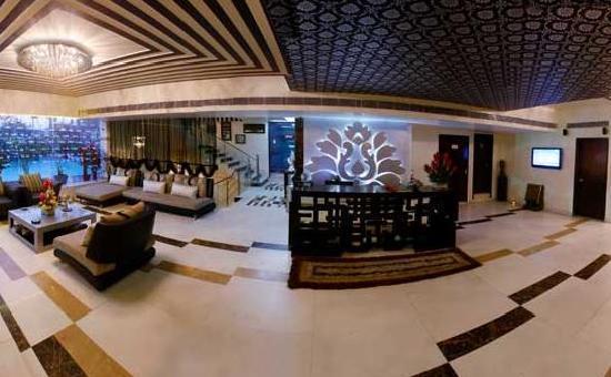 The Grand Hotel Bizzotel Гургаон Экстерьер фото